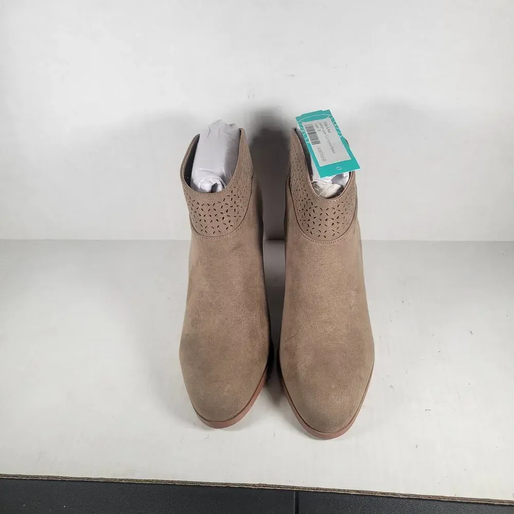 NWT Violet & Red Jackson Lazer Cut Topline Taupe Western Feminine Bootie Size 8